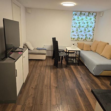 Beautiful 2 Rooms Apartment In Klofta,Near Oslo Airport& Oslo Buitenkant foto